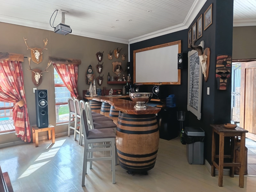 To Let 7 Bedroom Property for Rent in Humansdorp Eastern Cape